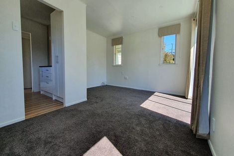 Photo of property in 82 Dundale Avenue, Blockhouse Bay, Auckland, 0600