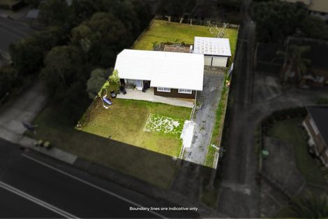 Photo of property in 92 Colwill Road, Massey, Auckland, 0614