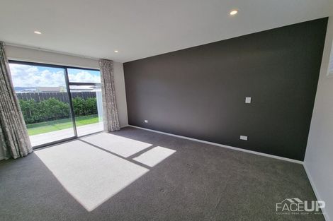 Photo of property in 35 Lumbarda Drive, Kumeu, 0810