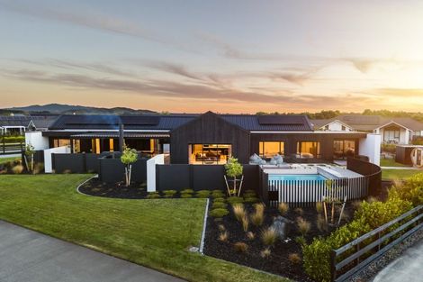 Photo of property in 13 Mike Smith Drive, Cambridge, 3434