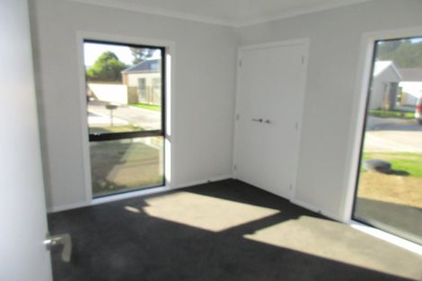 Photo of property in 30 Koru Loop, Paraparaumu, 5032