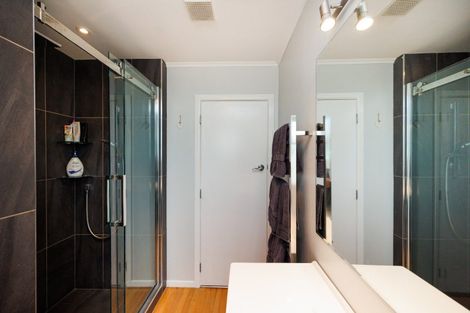 Photo of property in 144 Ruamahanga Crescent, Terrace End, Palmerston North, 4410