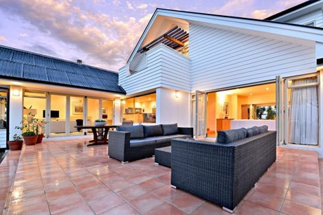 Photo of property in 25 Sylvan Avenue, Northcote, Auckland, 0627