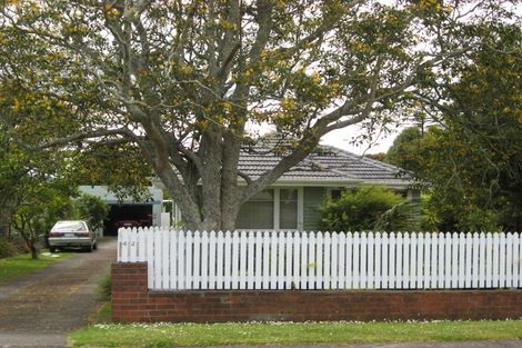 Photo of property in 43 Shortt Avenue, Mangere Bridge, Auckland, 2022