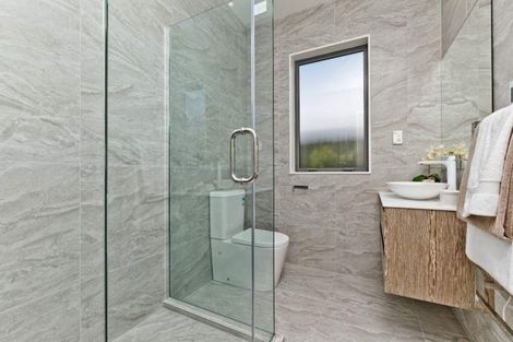 Photo of property in 10 Syd Grant Crescent, Orewa, 0931