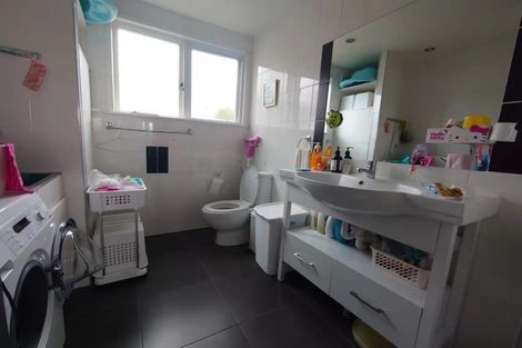 Photo of property in 1/9 Titoki Street, Te Atatu Peninsula, Auckland, 0610