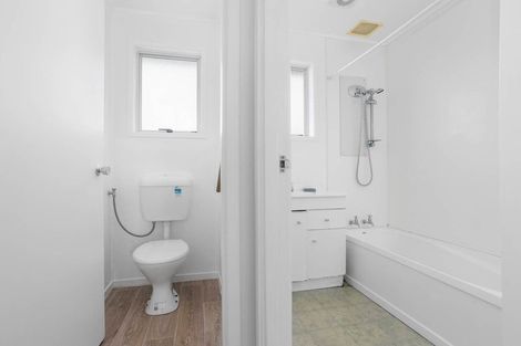 Photo of property in 2/89 Bruce Mclaren Road, Henderson, Auckland, 0612