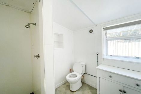 Photo of property in 24 Tiri Tiri Road, Birkdale, Auckland, 0626