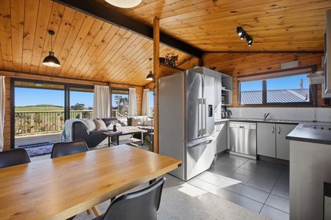 Photo of property in 17a Saint Ives Grove, Whalers Gate, New Plymouth, 4310