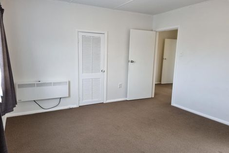 Photo of property in 18 Saulbrey Grove, Woburn, Lower Hutt, 5010