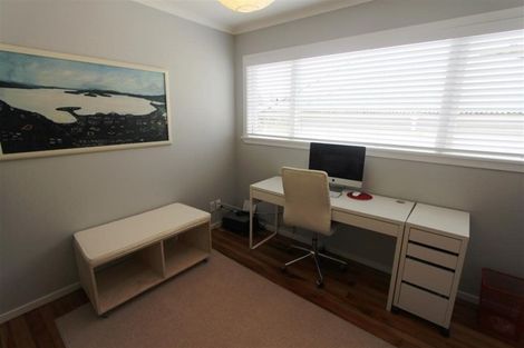 Photo of property in 15a Governor Road, Northland, Wellington, 6012