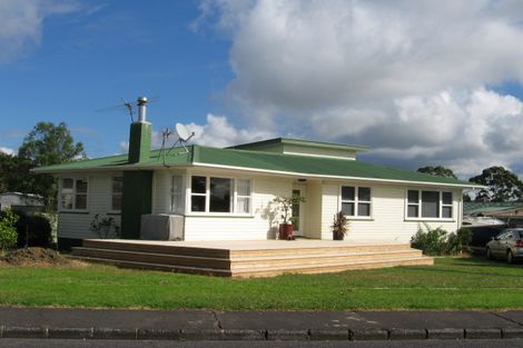 Photo of property in 34 Montmere Avenue, Te Atatu Peninsula, Auckland, 0610