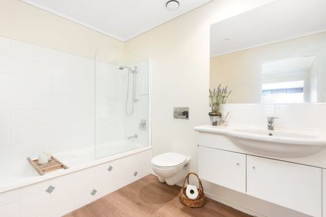 Photo of property in 15/72e Devonport Road, Tauranga, 3110