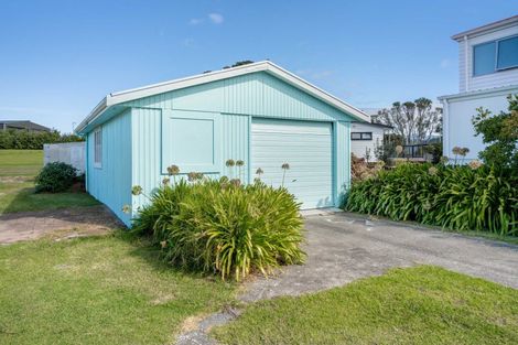 Photo of property in 611 Beach Road, Whangamata, 3620