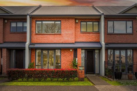 Photo of property in 4a Tuscany Way, Te Atatu Peninsula, Auckland, 0610