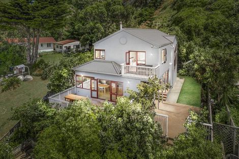 Photo of property in 61 Breaker Bay Road, Breaker Bay, Wellington, 6022