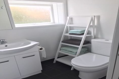 Photo of property in 1/1 Deuxberry Avenue, Northcote, Auckland, 0627