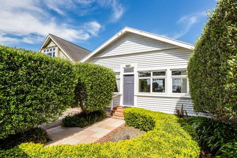 Photo of property in 75 Marine Parade, Eastbourne, Lower Hutt, 5013