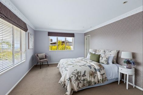 Photo of property in 52 Grovenor Drive, Orewa, 0931