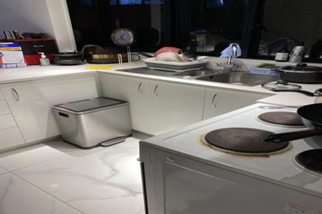 Photo of property in 4/17 Akoranga Drive, Northcote, Auckland, 0627