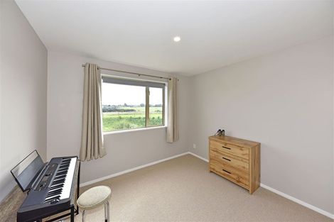 Photo of property in 18 Kahukura Road, Broomfield, Christchurch, 8042