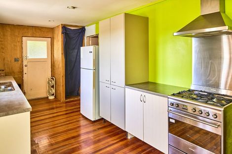 Photo of property in 16 Walker Avenue, Paremata, Porirua, 5026