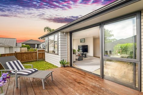 Photo of property in 8 Grenache Way, Kumeu, 0810