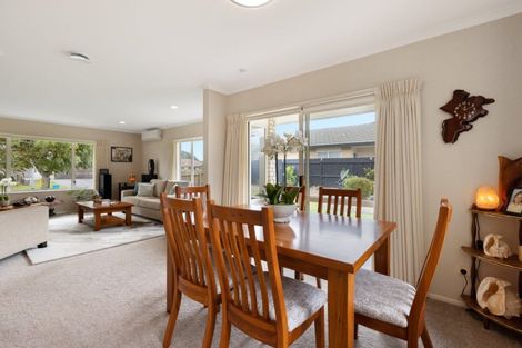 Photo of property in 10 Larisa Grove, Papamoa Beach, Papamoa, 3118