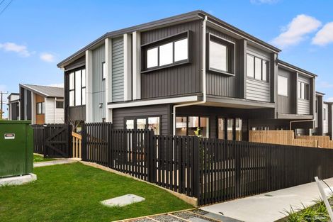 Photo of property in 2/143 Carlisle Road, Northcross, Auckland, 0632