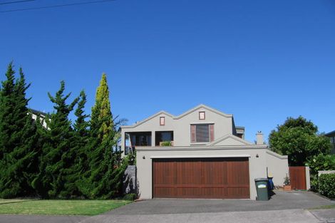 Photo of property in 29 Ocean View Road, Milford, Auckland, 0620