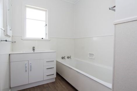 Photo of property in 18 Oxford Street, Fairfield, Hamilton, 3214