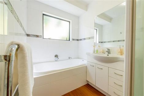 Photo of property in 2/6 Honeysuckle Lane, Mairangi Bay, Auckland, 0630