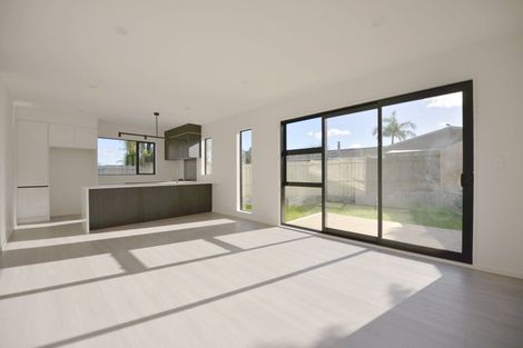 Photo of property in 43d Fitzherbert Avenue, West Harbour, Auckland, 0618