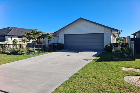 Photo of property in 61 Harding Drive, Papamoa Beach, Papamoa, 3118