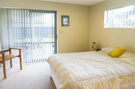 Photo of property in 18 Cooladerry Place, Rosehill, Papakura, 2113