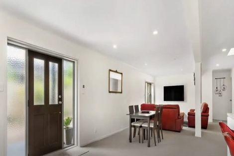 Photo of property in 38 Beach Road, Te Atatu Peninsula, Auckland, 0610