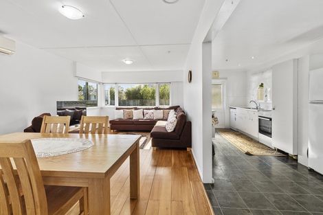 Photo of property in 2 Kenmore Street, Newlands, Wellington, 6037