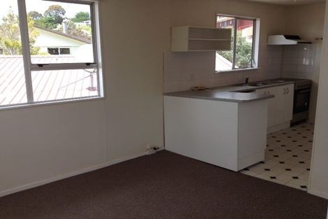 Photo of property in 4 Tacitus Place, Totara Vale, Auckland, 0629