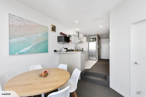 Photo of property in Stadium Garden Flats, 212/107 Thorndon Quay, Pipitea, Wellington, 6011