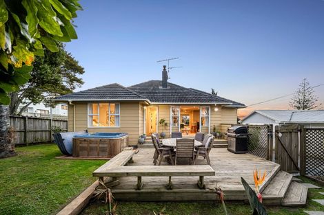 Photo of property in 2/36a Salisbury Road, Birkdale, Auckland, 0626