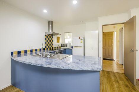 Photo of property in 3/2 Sunnydale Place, Oteha, Auckland, 0632