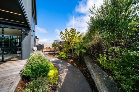 Photo of property in 2 Hanikura Street, Long Bay, Auckland, 0630