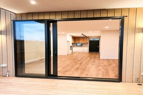 Photo of property in 20 Heketara Way, Massey, Auckland, 0614