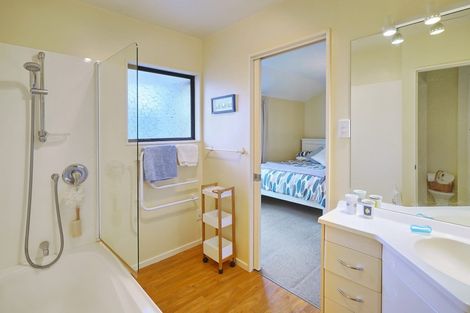 Photo of property in 17 Chatswood Place, Bishopdale, Christchurch, 8051