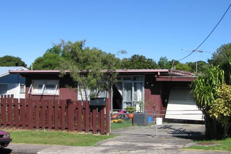 Photo of property in 25 Cron Avenue, Te Atatu South, Auckland, 0610