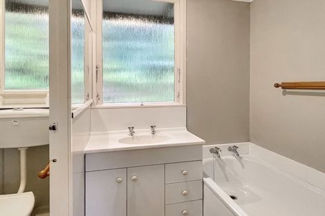 Photo of property in 31 Viewmont Drive, Harbour View, Lower Hutt, 5010