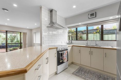 Photo of property in 2/6 Arthur Road, Hillpark, Auckland, 2102
