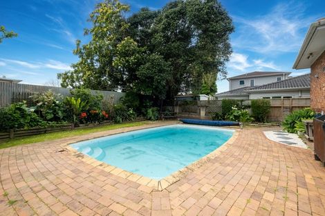 Photo of property in 32 Oakland Avenue, Papatoetoe, Auckland, 2025