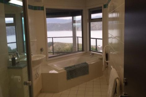 Photo of property in 10 Paratu Way, Strathmore Park, Wellington, 6022