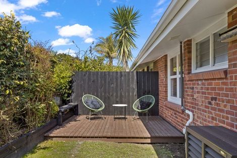 Photo of property in 3/50 Old Lake Road, Narrow Neck, Auckland, 0624